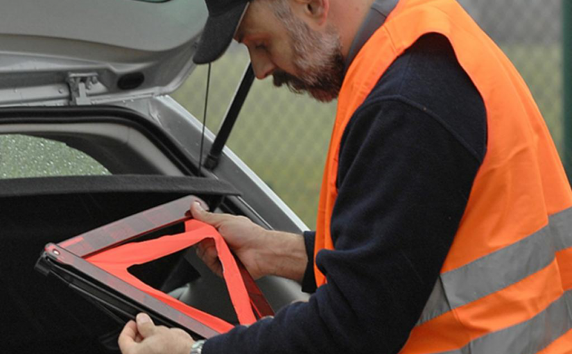 High visibility vest: when to wear it and how many to bring in the car