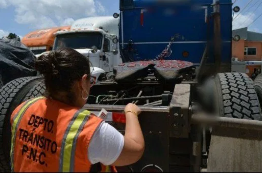 Traffic Authorities place reflectors on trucks to avoid accidents at night and rain